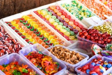 お菓子はどのくらい食べると太る？！太らない量を知って楽しむ？！