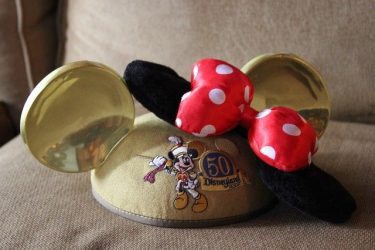 ディズニーカチューシャの飾り方どうしてる？行くたびに増えてる！？