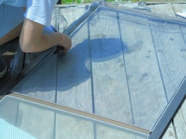 網戸に虫除けシートを貼るのに、100均で使えるのはコレだ？！